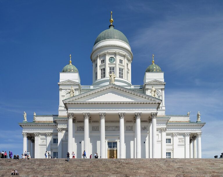 1200px-Helsinki_July_2013-27a